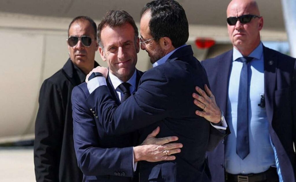 Χουριέτ: Ο Μακρόν στην Κύπρο δεν αναφέρθηκε στους Τούρκους «του μισού νησιού»