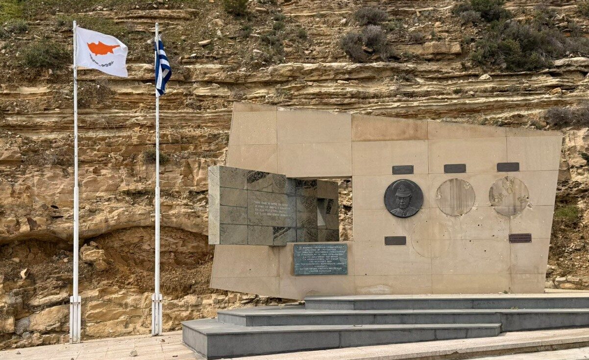 Βρέθηκε μια από τις τέσσερις προτομές που κλάπηκαν από μνημείο ηρώων στη Γερμασόγεια, με χειροπέδες 36χρονος