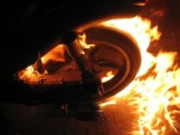 ΦΩΤΙΑ ΣΕ ΜΟΤΟΣΙΚΛΕΤΑ