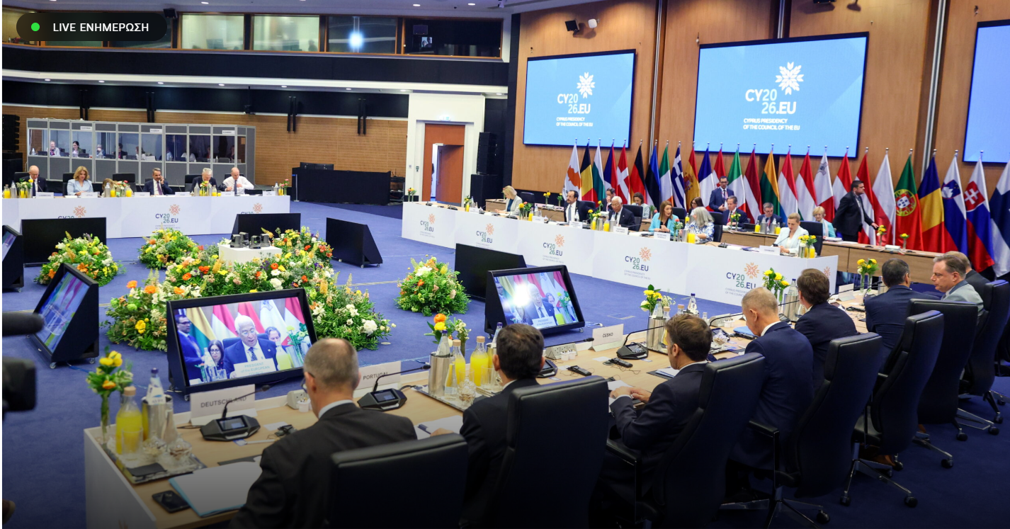 &Sigma;&tau;&omicron; &laquo;&Phi;&iota;&lambda;&omicron;&xi;έ&nu;&iota;&alpha;&raquo; &eta; &kappa;&alpha;&rho;&delta;&iota;ά &tau;&eta;&sigmaf; &Epsilon;&upsilon;&rho;ώ&pi;&eta;&sigmaf;, &pi;έ&phi;&tau;&omicron;&upsilon;&nu; &upsilon;&pi;&omicron;&gamma;&rho;&alpha;&phi;έ&sigmaf; &sigma;&epsilon; &sigma;&eta;&mu;&alpha;&nu;&tau;&iota;&kappa;έ&sigmaf; &sigma;&upsilon;&mu;&phi;&omega;&nu;ί&epsilon;&sigmaf; (&beta;ί&nu;&tau;&epsilon;&omicron;)