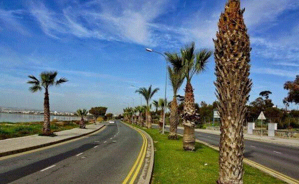 &Lambda;ά&rho;&nu;&alpha;&kappa;&alpha;: &Pi;&alpha;&rho;έ&mu;&beta;&alpha;&sigma;&eta; &Alpha;&nu;&delta;&rho;έ&alpha; &Beta;ύ&rho;&alpha; &gamma;&iota;&alpha; &tau;&omicron; &sigma;&chi;ό&lambda;&iota;ό &mu;&alpha;&sigmaf; &sigma;&chi;&epsilon;&tau;&iota;&kappa;ά &mu;&epsilon; &tau;&eta; &lambda;&epsilon;&omega;&phi;ό&rho;&omicron; &Alpha;&rho;&tau;έ&mu;&iota;&delta;&omicron;&sigmaf;