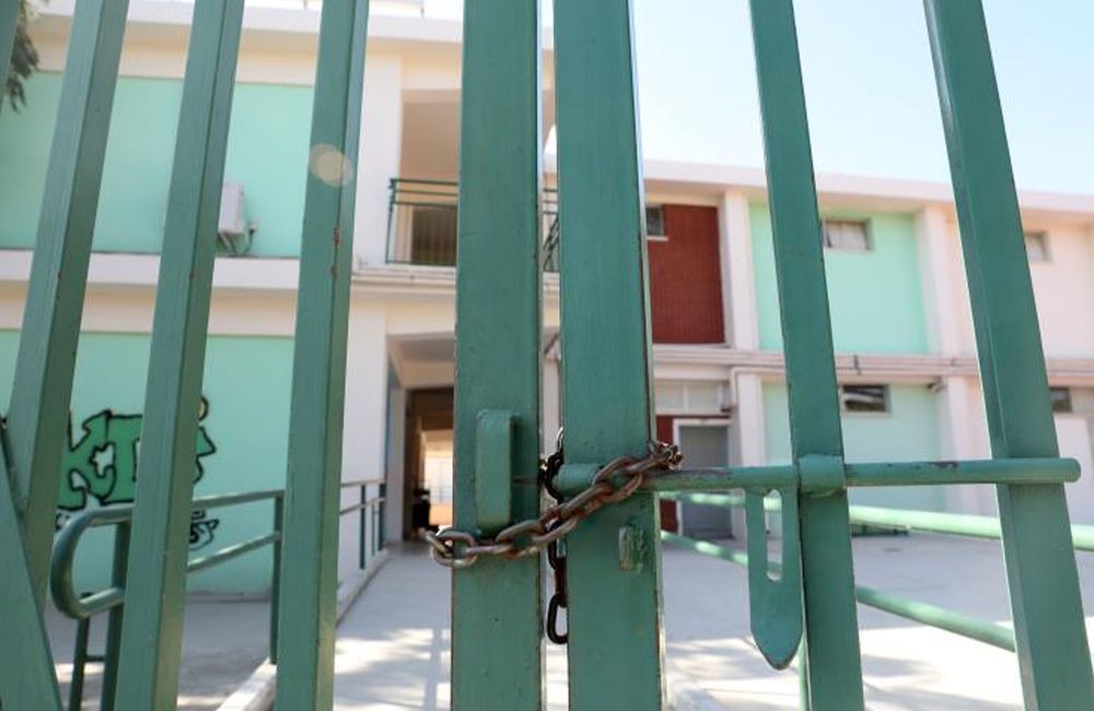 T&epsilon;&lambda;&iota;&kappa;ά 40 &alpha;ί&theta;&omicron;&upsilon;&sigma;&epsilon;&sigmaf; &tau;&omicron;&upsilon; &sigma;&chi;&omicron;&lambda;&epsilon;ί&omicron;&upsilon; &mu;&pi;&lambda;ό&kappa;&alpha;&rho;&alpha;&nu; &mu;&epsilon; &omicron;&delta;&omicron;&nu;&tau;&omicron;&gamma;&lambda;&upsilon;&phi;ί&delta;&epsilon;&sigmaf; &sigma;&tau;&iota;&sigmaf; &kappa;&lambda;&epsilon;&iota;&delta;&alpha;&rho;&iota;έ&sigmaf; &omicron;&iota; &mu;&alpha;&theta;&eta;&tau;έ&sigmaf; &kappa;&alpha;&iota; ό&chi;&iota; 10