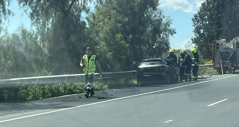 Στις φλόγες όχημα στο ύψος της Ριζοελιάς – Στο σημείο Πυροσβεστική