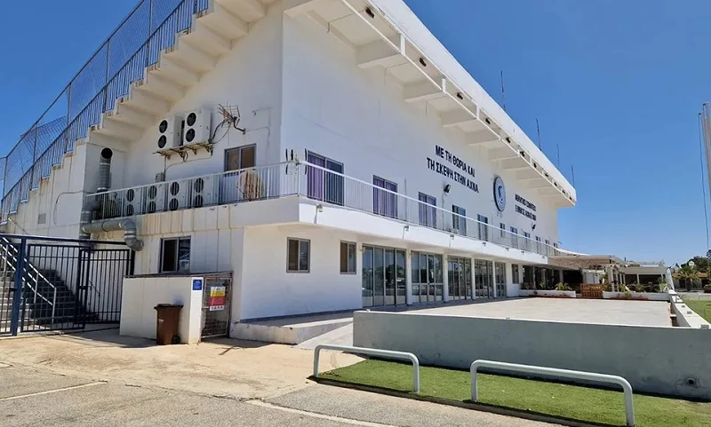 Οδηγός παρέσυρε οπαδό έξω από το γήπεδο στο Δασάκι της Άχνας μόλις τελείωσε ο αγώνας