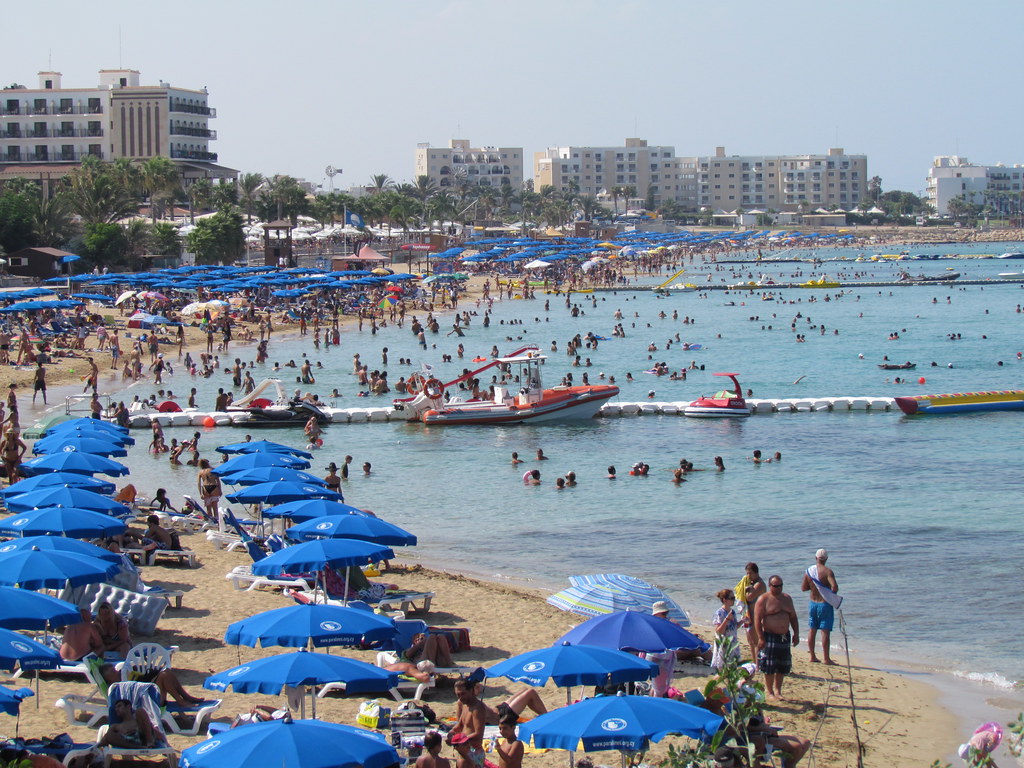 Αύξηση κρατήσεων κατά 88% στην Κύπρο από Βρετανούς μετά την εκεχειρία ΗΠΑ – Ιράν