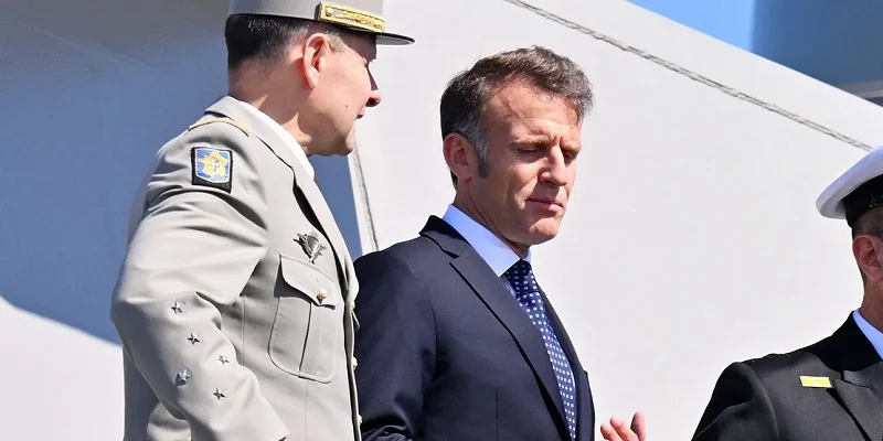 Συνομιλία Μακρόν με κυβερνήτη φρεγάτας «Κίμων» – Ερώτηση για παραμονή στην Κύπρο