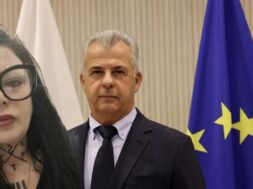 32de10b1-2ec5-42ac-8397-6087178ef25d