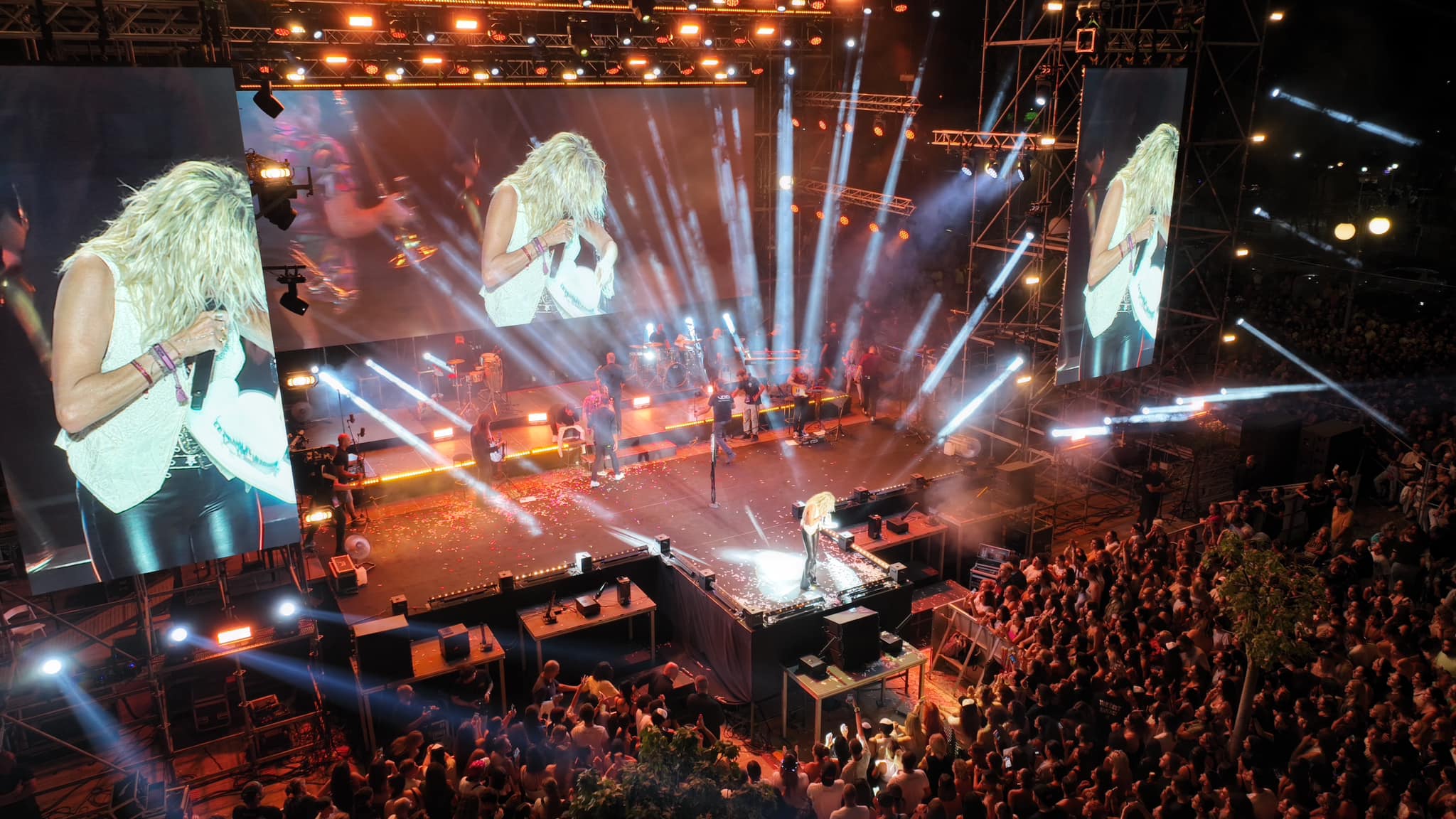 Κάτι γίνεται με την Άννα Βίσση! Μετά το unfollow από την κουμπάρα της, στενοί της συνεργάτες φεύγουν από δίπλα της