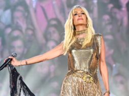 462-0.anna-vissi-figaro-skini