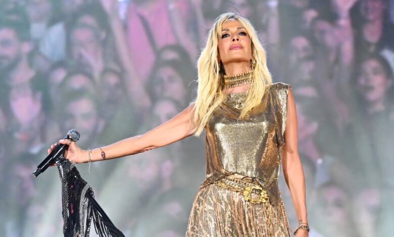 462-0.anna-vissi-figaro-skini