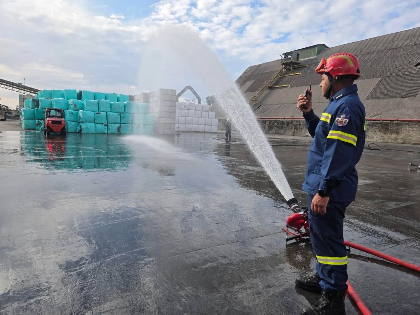 Πολλά πυροσβεστικά οχήματα στο Αεροδρόμιο Λάρνακας – Ποιος ο λόγος
