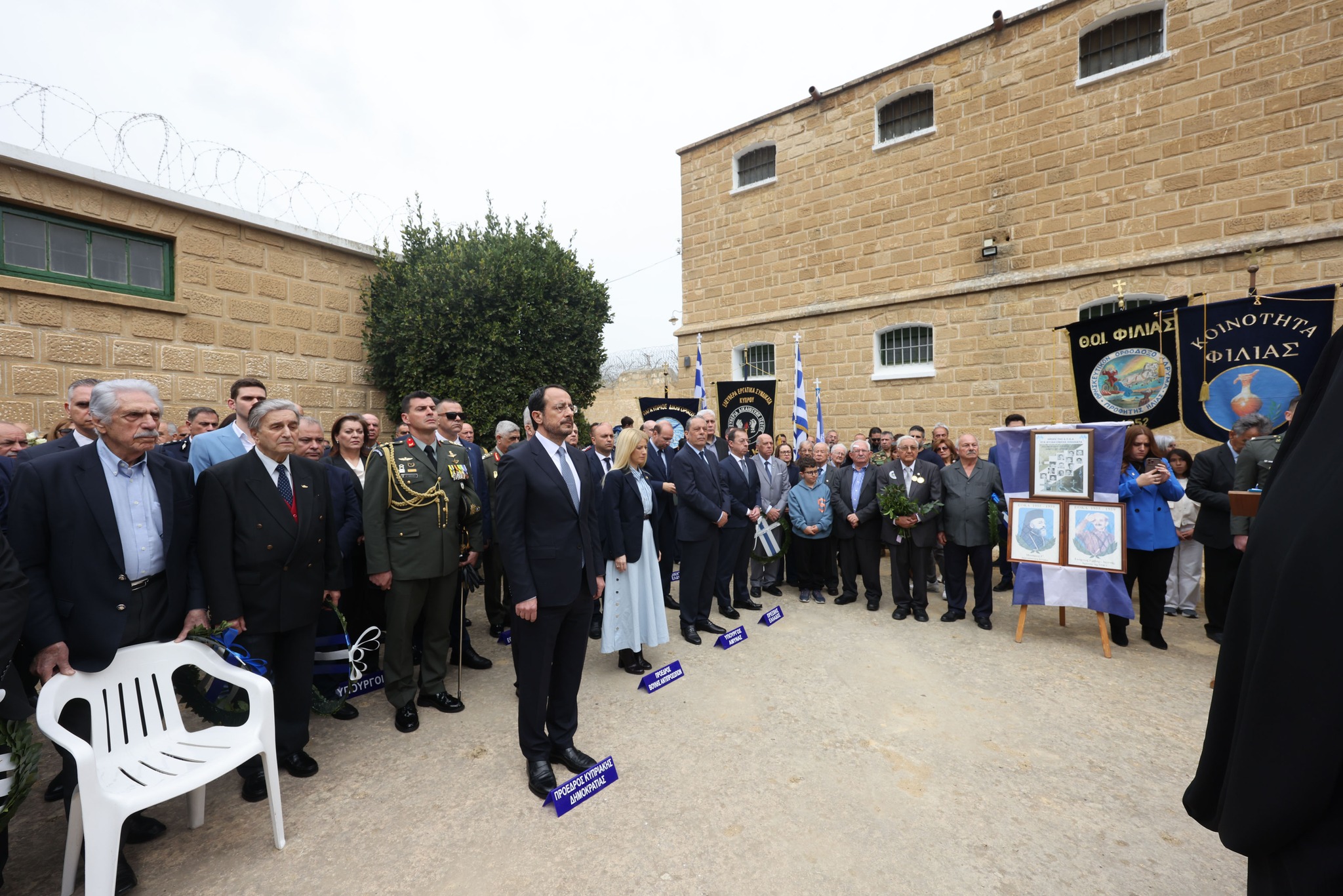 Με τρισάγιο και κατάθεση στεφάνων στα Φυλακισμένα Μνήματα, τίμησε την Τετάρτη η Πολιτεία, τους ήρωες του απελευθερωτικού αγώνα της ΕΟΚΑ  (φώτο)