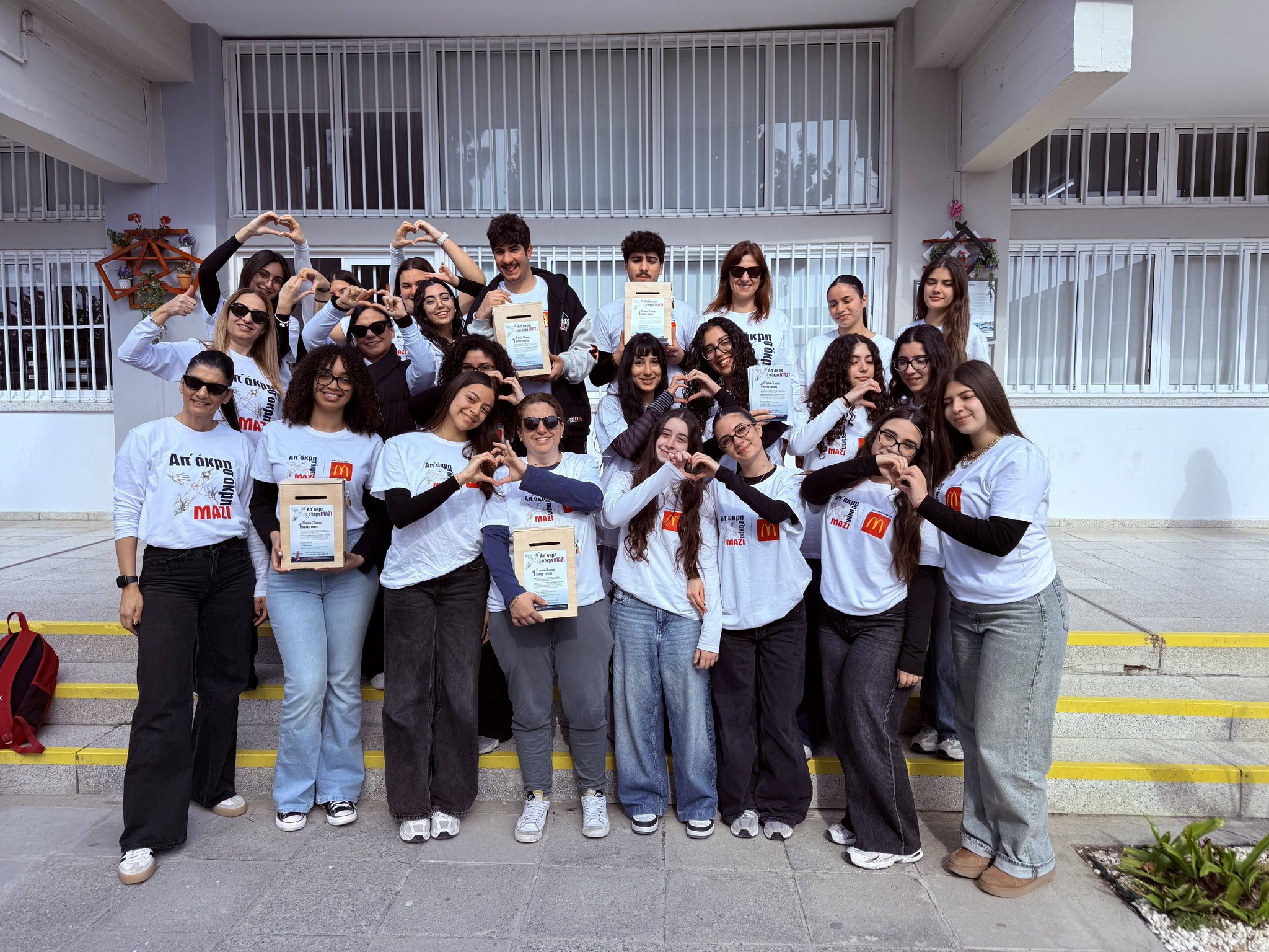 Το Λύκειο Μακαρίου Γ’ Λάρνακας μαζί με άλλα 7 σχολεία συνδιοργάνωσαν τη Δράση “Απ’ Άκρη σ’ Άκρη, Μαζί”