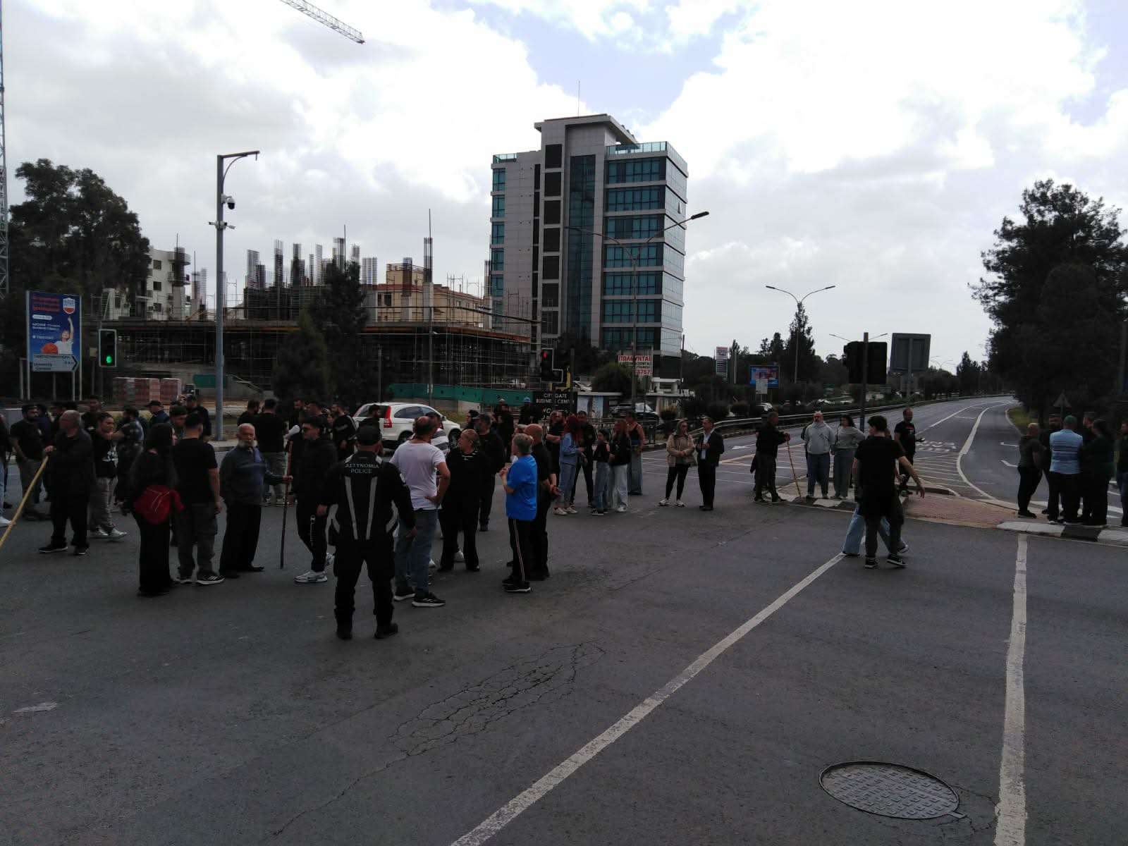 Διαμαρτυρία κτηνοτρόφων για αφθώδη – Απειλούν με κλείσιμο δρόμων