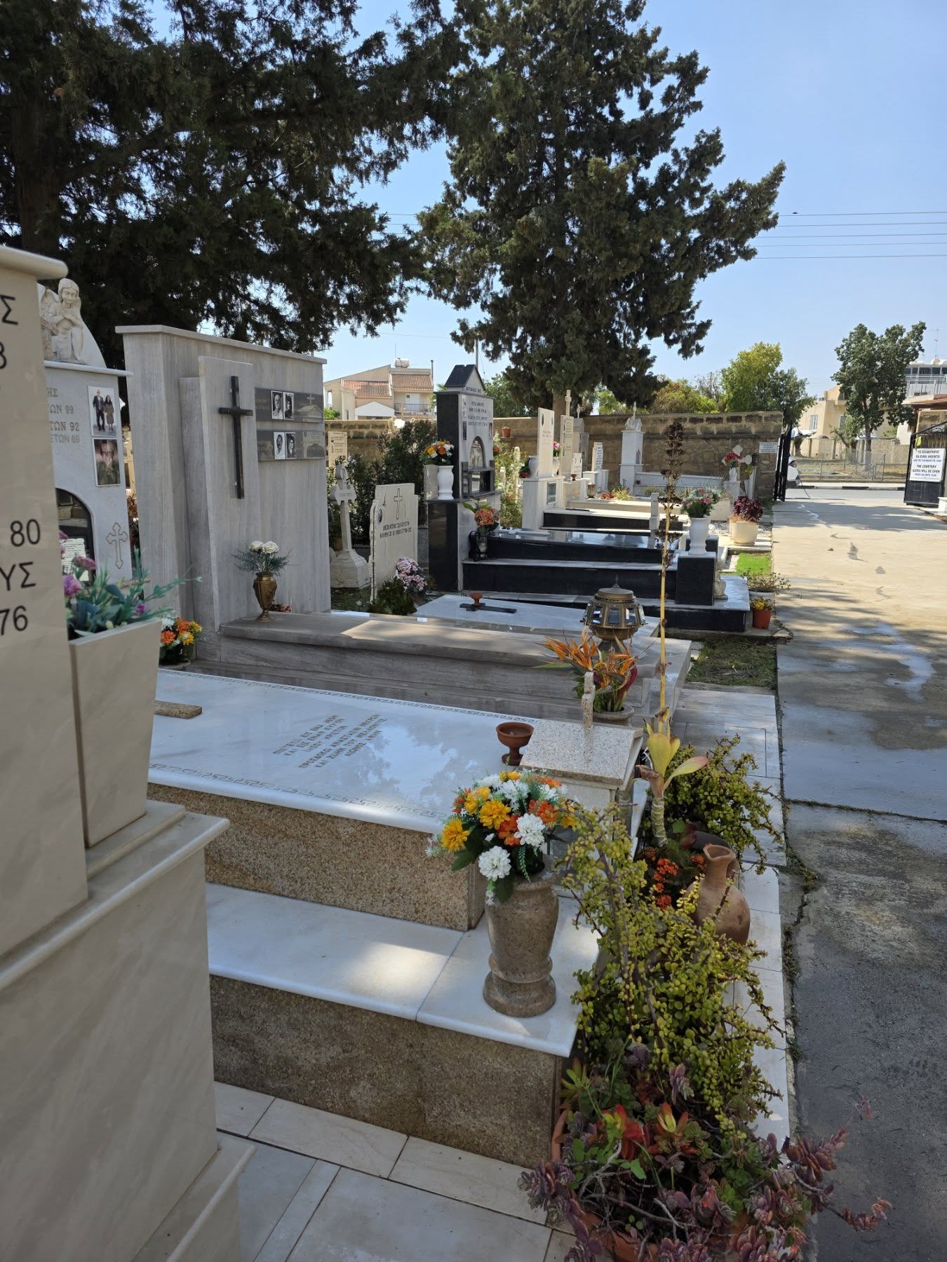 Το Δ.Δ. Βορόκληνης προχώρησε στο γενικό καθαρισμό του παλαιού κοιμητηρίου  (φώτο)