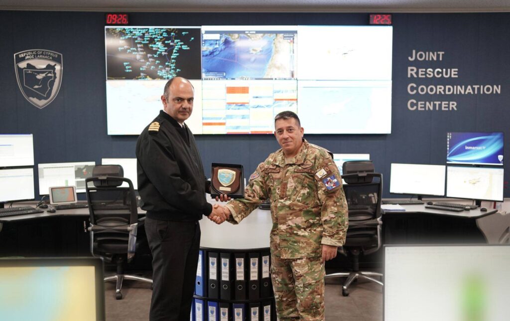 Ο Διοικητής Πολιτικής Άμυνας, Συνταγματάρχης (ΠΖ) Θεόδωρος Λεμονιάτηςστο ΚΣΕΔ Λάρνακας