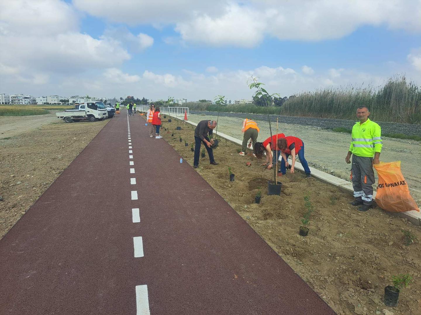 Δεντροφύτευση σε συνεργασία με τον Κυπριακό Ερυθρό Σταυρό – Κλάδου Λάρνακας στο Δ.Δ. Λιβαδιών (φώτο)
