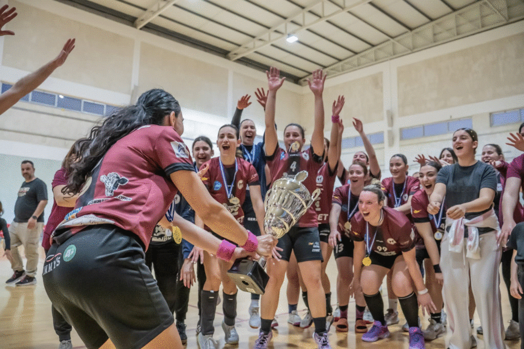 Η γυναικεία ομάδα χειροσφαίρισης της Ένωσης Νεολαίας Αθηένου (ΕΝΑ) κατέκτησε το πρωτάθλημα Α΄ Κατηγορίας της Ομοσπονδίας Χειροσφαίρισης  (φώτο)