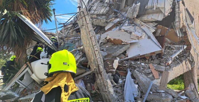 HFnzQ3kWcAEOxlu-696×392