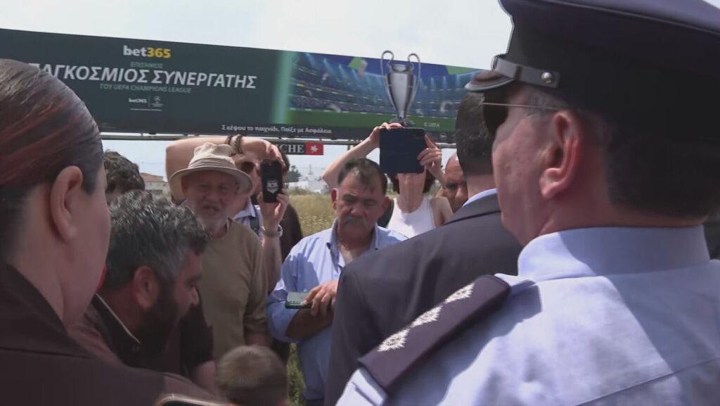 «Έλα πιάσ’τον τζαι τάισ’τον», παρέδωσαν το παιδί τους στον Φυτιρή να το μεγαλώσει (Video)