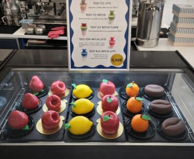 New in Zya… 🍎🍋🍊Not your usual desserts.Perfect shapes, glossy finish, unforgettable taste.Cra