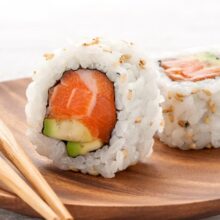 Uramaki-inside-out-sushi-roll-1
