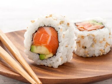 Uramaki-inside-out-sushi-roll