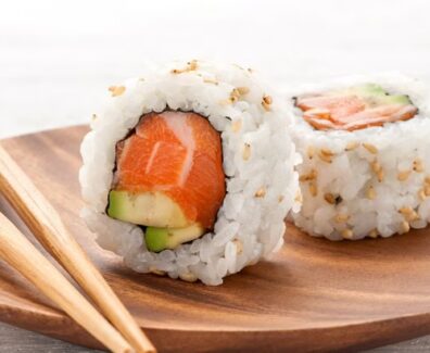 Uramaki-inside-out-sushi-roll