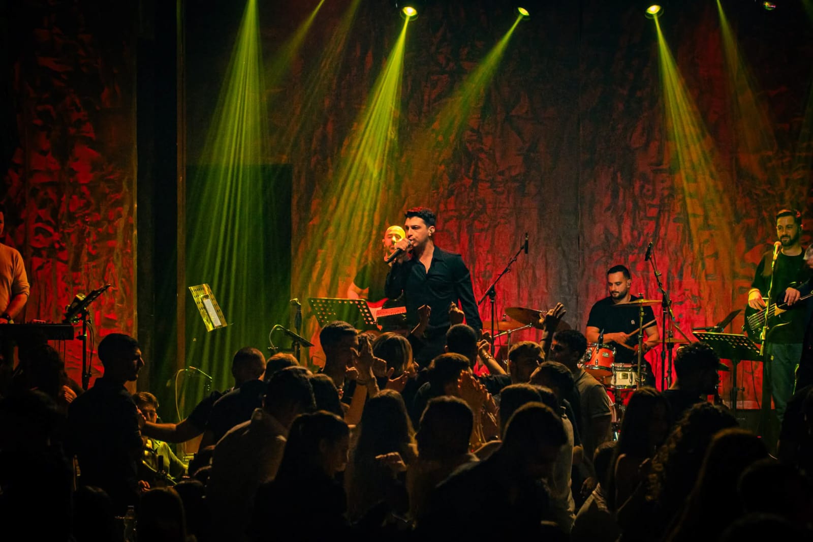 Έρχεται live του Γιώργου Βασιλείου στο The Gloria Venue…