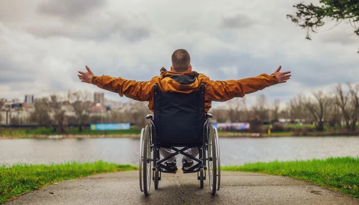 Αναπηρία: ποιος πρέπει τελικά να προσαρμοστεί; Η πρόκληση της πραγματικής συμπερίληψης