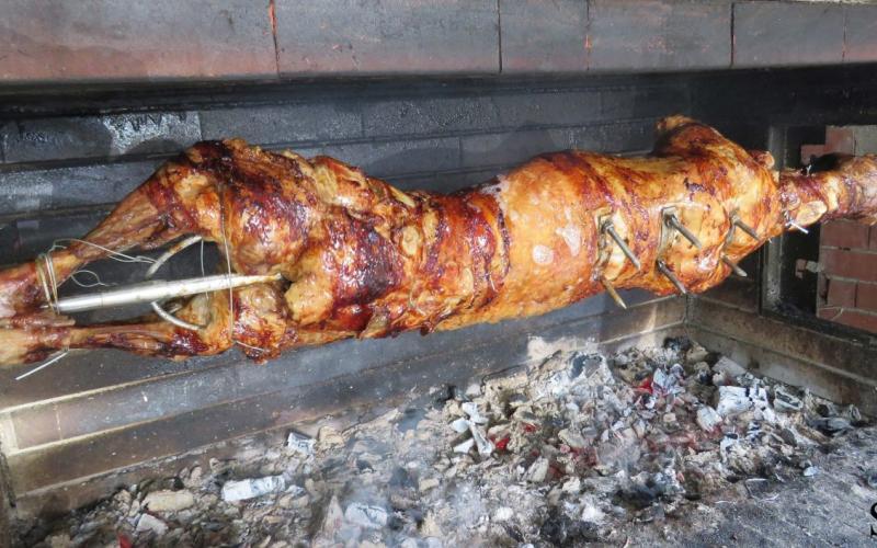 Σε γιορτινό κλίμα το Πάσχα σε πόλεις και χωριά της Κύπρου