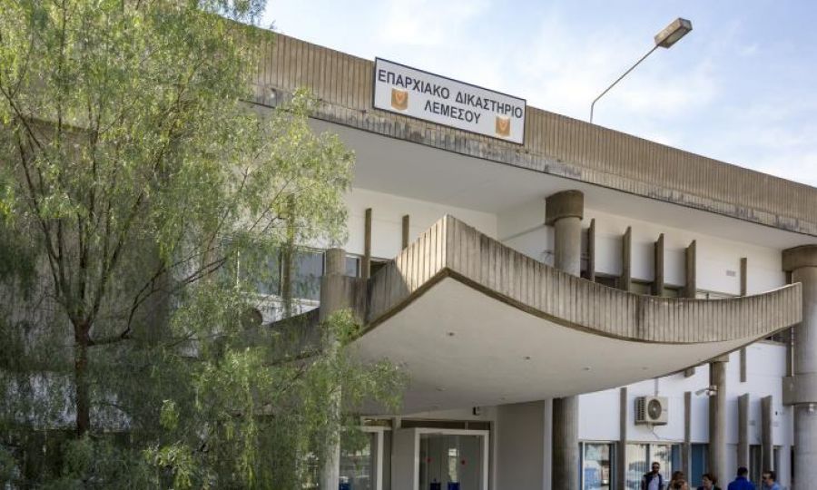 Χαμός στο δικαστήριο Λεμεσού – Γρονθοκόπησε δικηγόρο μόλις άκουσε την ποινή του