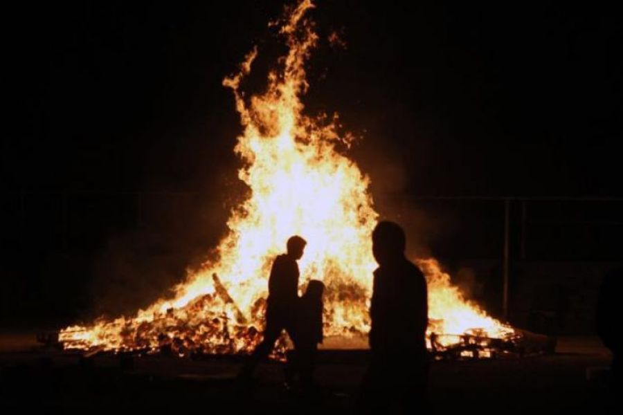 Χειροπέδες σε 6 στους ελέγχους για λαμπρατζιές και κροτίδες, οι 4 ανήλικοι