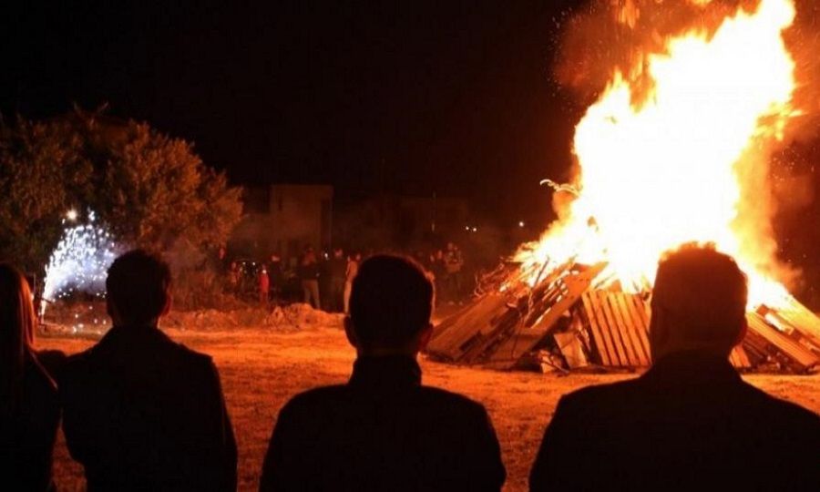 «Μάχη» με τις λαμπρατζιές και τις ταράτσες-αποθήκες ξύλων – «Αδύνατη η μόνιμη φρούρηση 80 σχολείων» αναφέρει ο Πρόεδρο