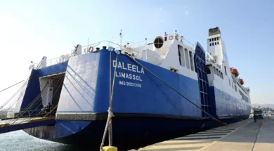 daleela_ploio_piraeus_in_2006-scaled