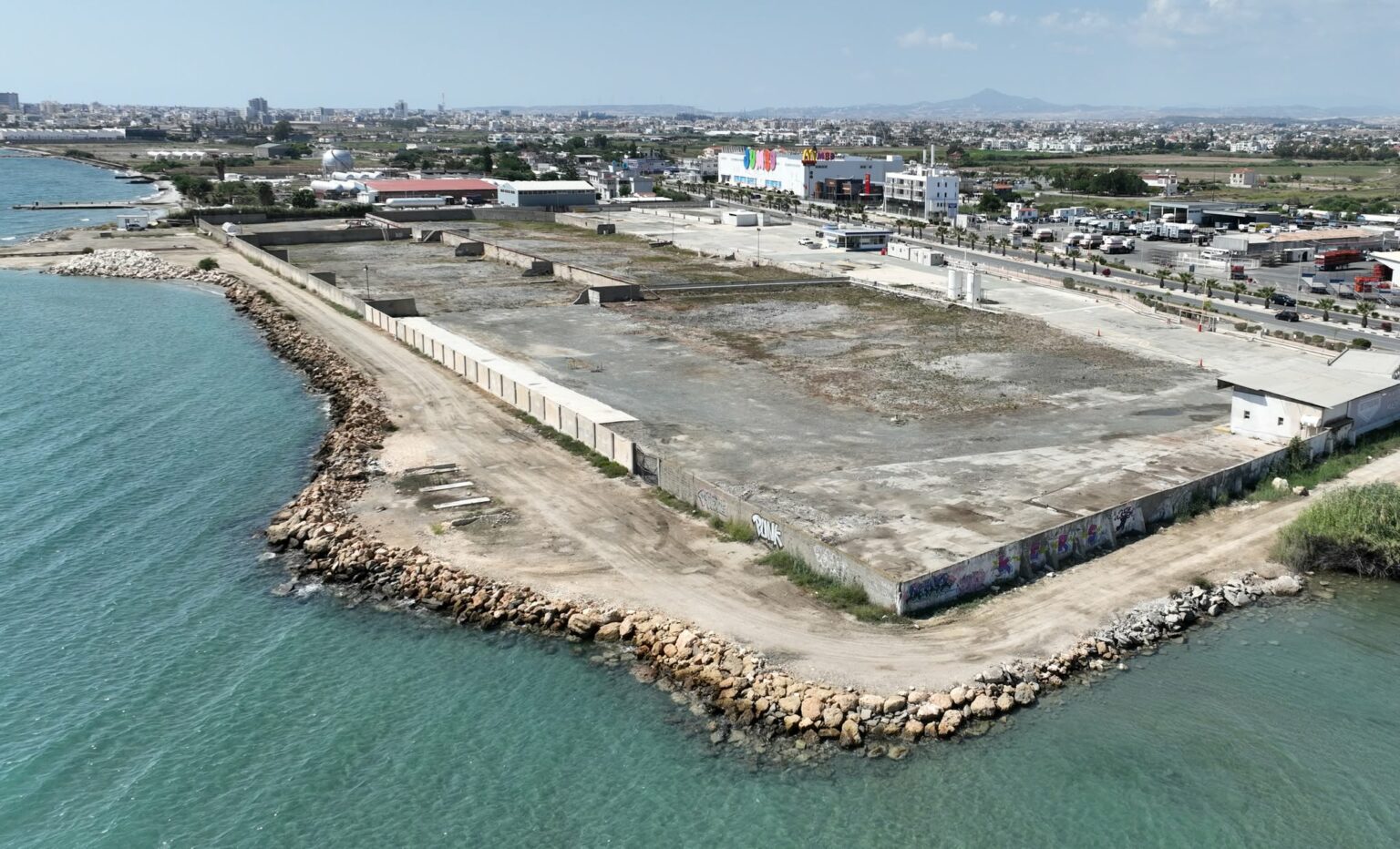 EKO Cyprus Ltd και ΥΝΒ Consulting Ltd παρουσιάζουν το μεγάλο έργο στα πρώην διυλιστήρια Λάρνακας