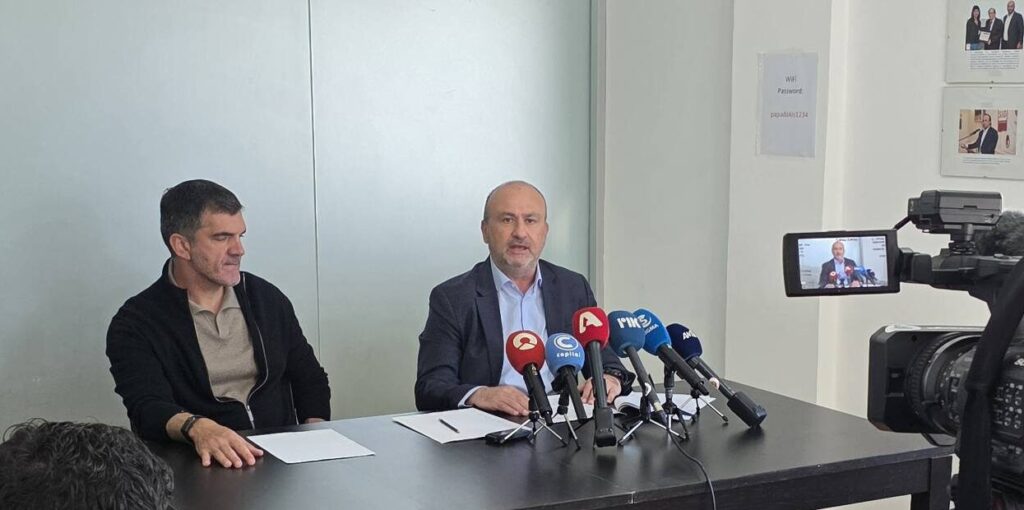 «Να πάει στον ΠτΔ να του πει ποιους θέλει»: Γιατί διαφωνεί με την κάθοδο FBI ο Παπαδάκης, πώς απαντά στον Δρουσιώτη