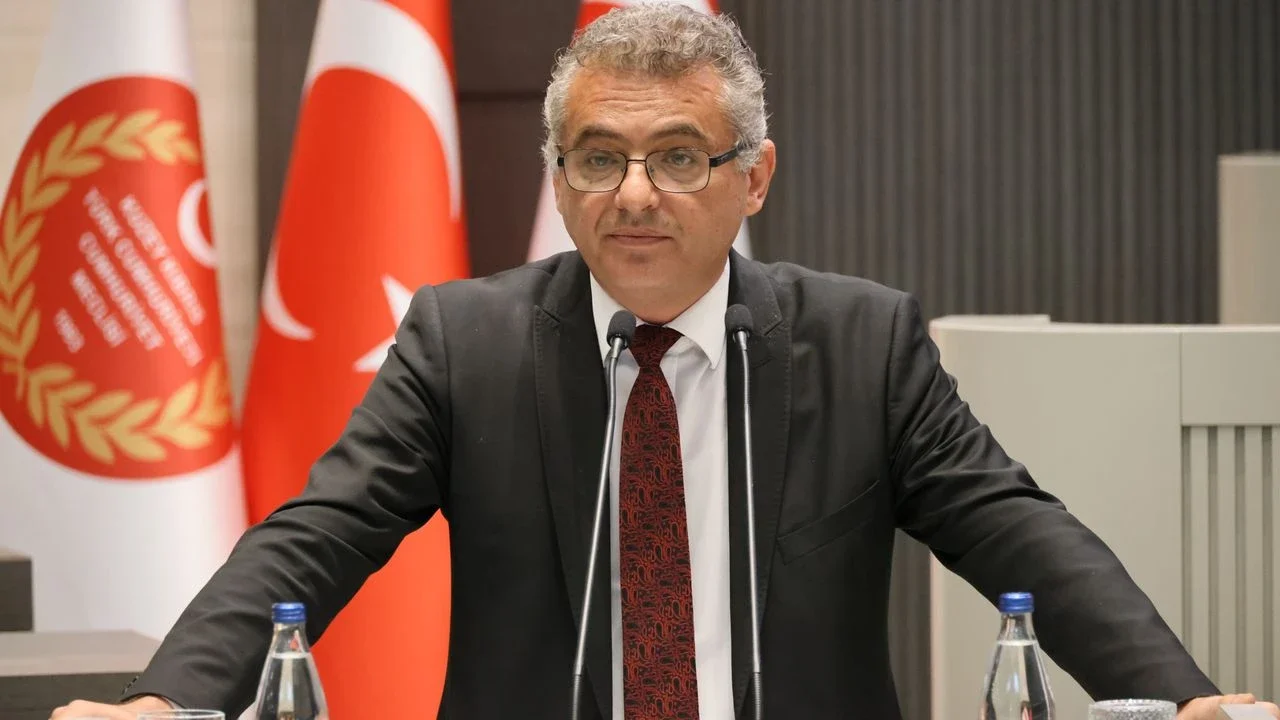 Μπλόκο εισόδου Τ/κ: Ούτε λέξη από Έρχιουρμαν για το τι του λέχθηκε σε συνέντευξη