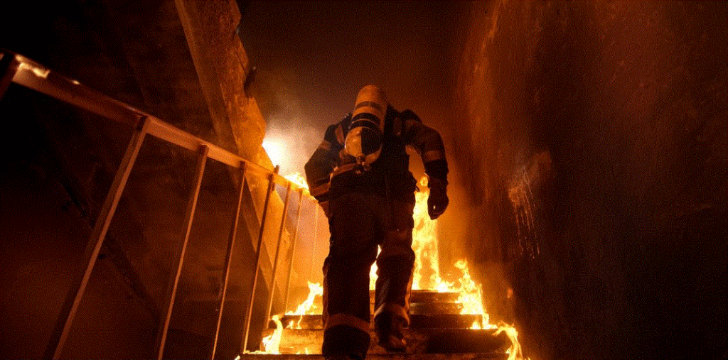 Φωτιές σε δύο σπίτια από αναμμένα κεριά: Σε Κάτω Πολεμία και Λιβάδια Λάρνακας – Στο νοσοκομείο δύο πρόσωπα