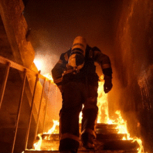 fotia-spiti-pirosvestiki