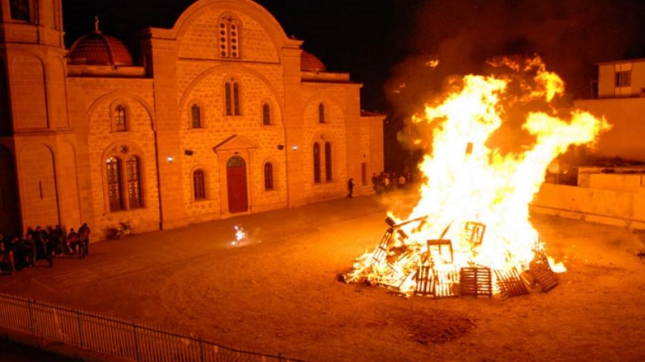 Ανάσταση με παρατράγουδα: Έριξαν πέτρες σε Αστυνομικούς-Τραυματισμός 11χρονου