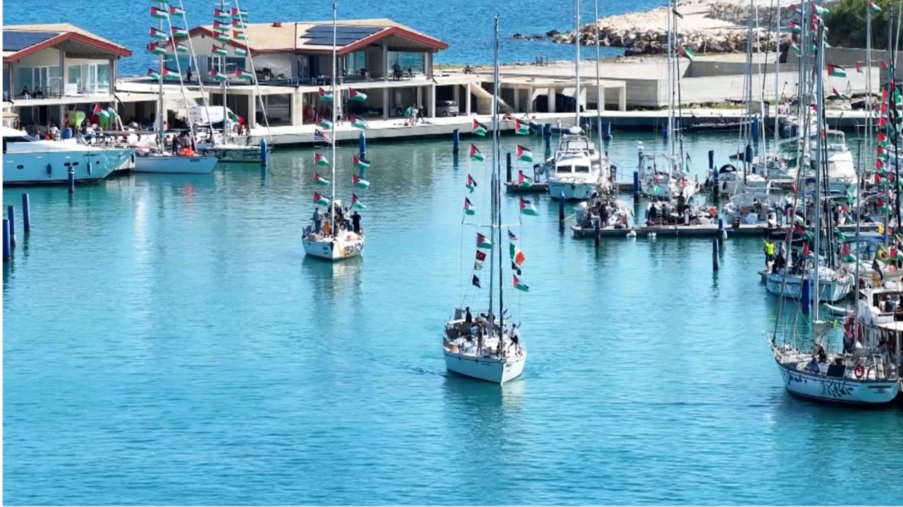 Στόλος ακτιβιστών απέπλευσε για τη Γάζα με ανθρωπιστική βοήθεια με 50 σκάφη