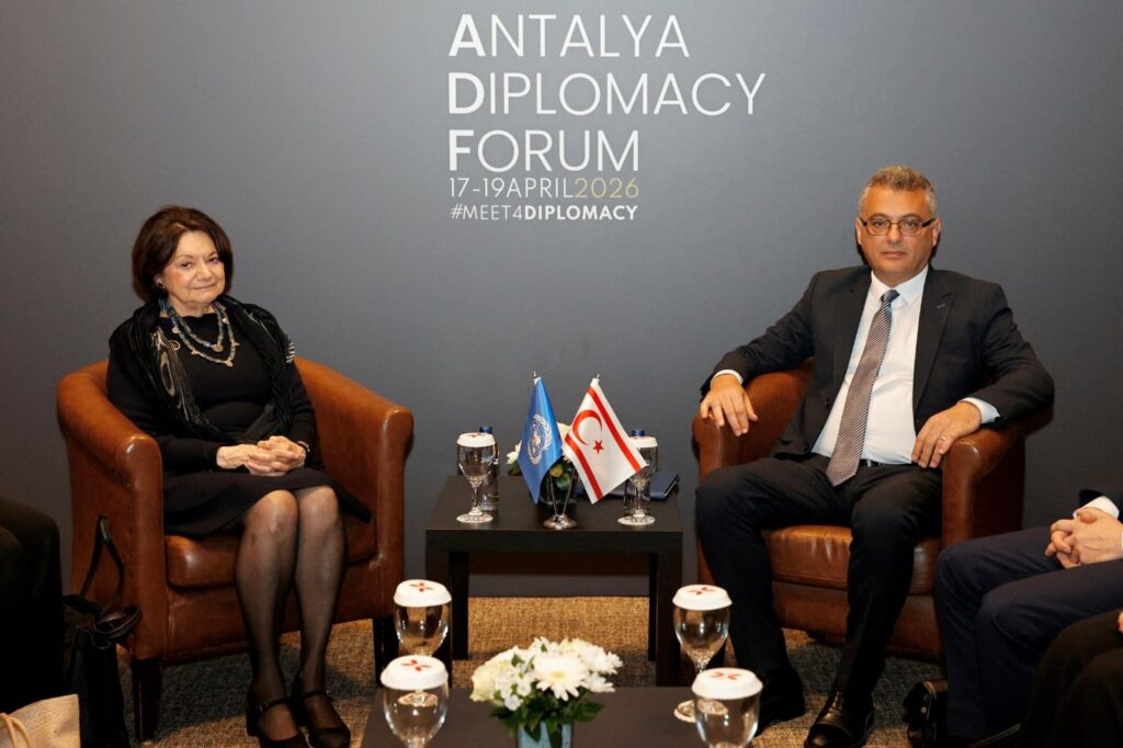 «Ατυχής στιγμή»: Λήξαν για τη Λευκωσία το ζήτημα με τη φωτογραφία Ντι Κάρλο δίπλα στη «σημαία» του ψευδοκράτους