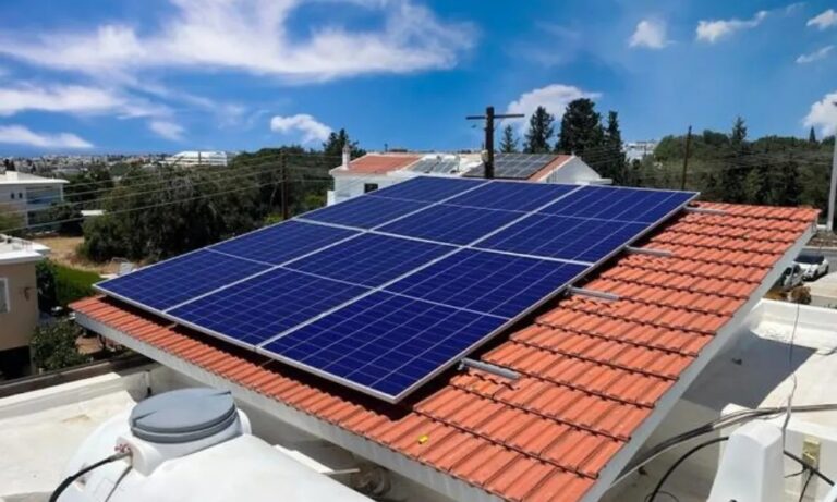 Αντιδράσεις για μηδενισμό στα φωτοβολταϊκά – Έφτασαν οι φουσκωμένοι λογαριασμοί