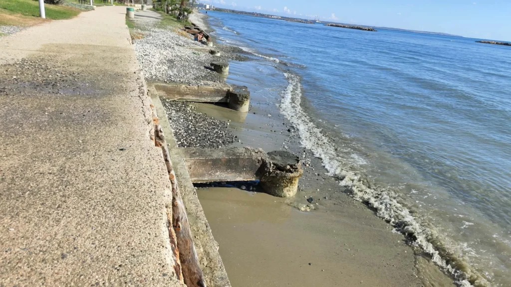 Λάρνακα: Σημαντικό και «περίπλοκο» πρόβλημα διάβρωσης στην ακτή της Βορόκληνης