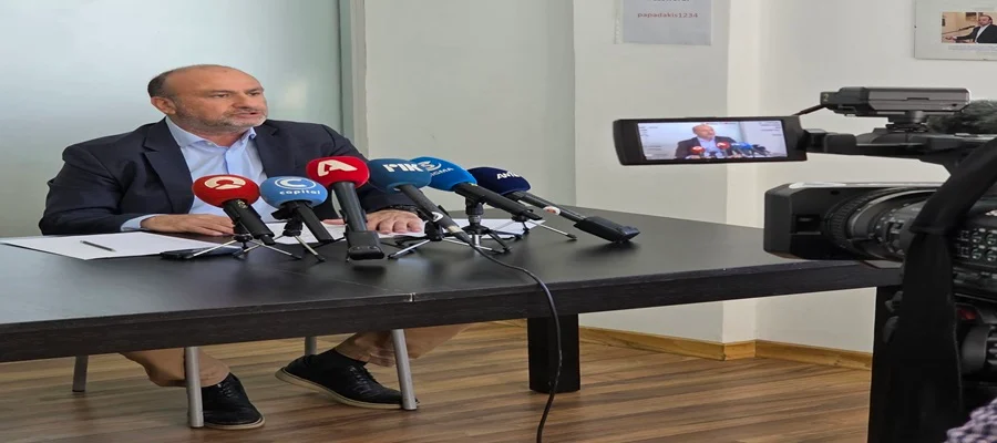 Ιδού η έκθεση για κινητά Παπαδάκη – «Η εποχή που ηρωοποιούνται παραμυθάδες»