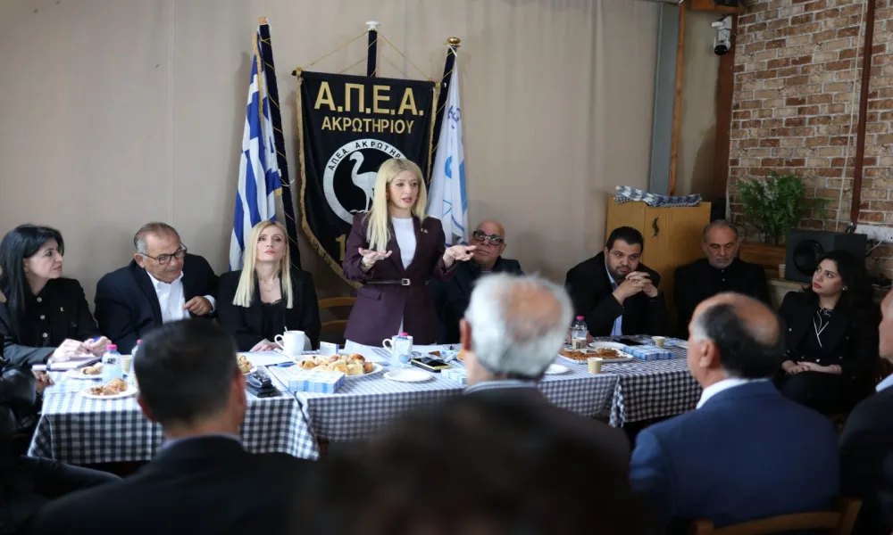 Στο Ακρωτήρι η Αννίτα Δημητρίου – Θέτει το θέμα των 32 νέων κεραιών στην ΕΕ