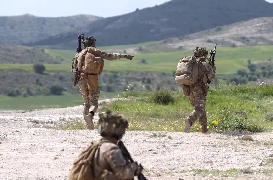 Συνεκπαίδευση ΕΦ-γαλλικών δυνάμεων για αντιμετώπιση σύγχρονων απειλών (ΒΙΝΤΕΟ)