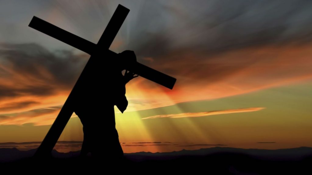 Όλοι κουβαλούν τον σταυρό τους. Ορατό ή αθέατο. Άλλοι μιλούν για τον σταυρό τους και άλλοι τον κουβαλούν σιωπηλά  (φώτο)