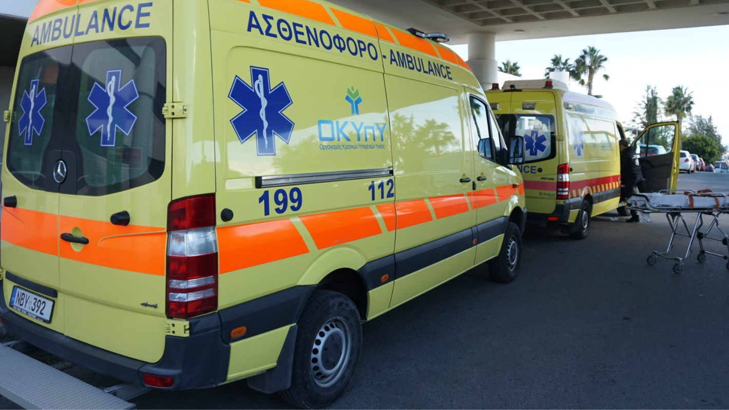 Σύγκρουση λεωφορείου και αυτοκίνητου στη Λευκωσία – Στο νοσοκομείο ο ένας οδηγός